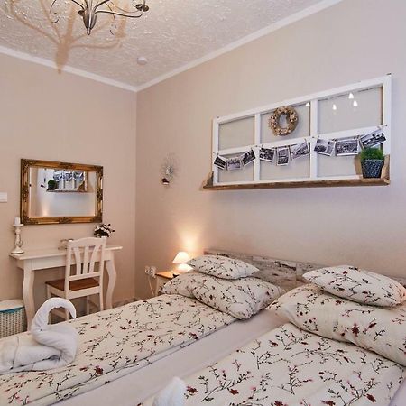 Abraham Vintage Szobak & Apartmanok Beci Exterior foto