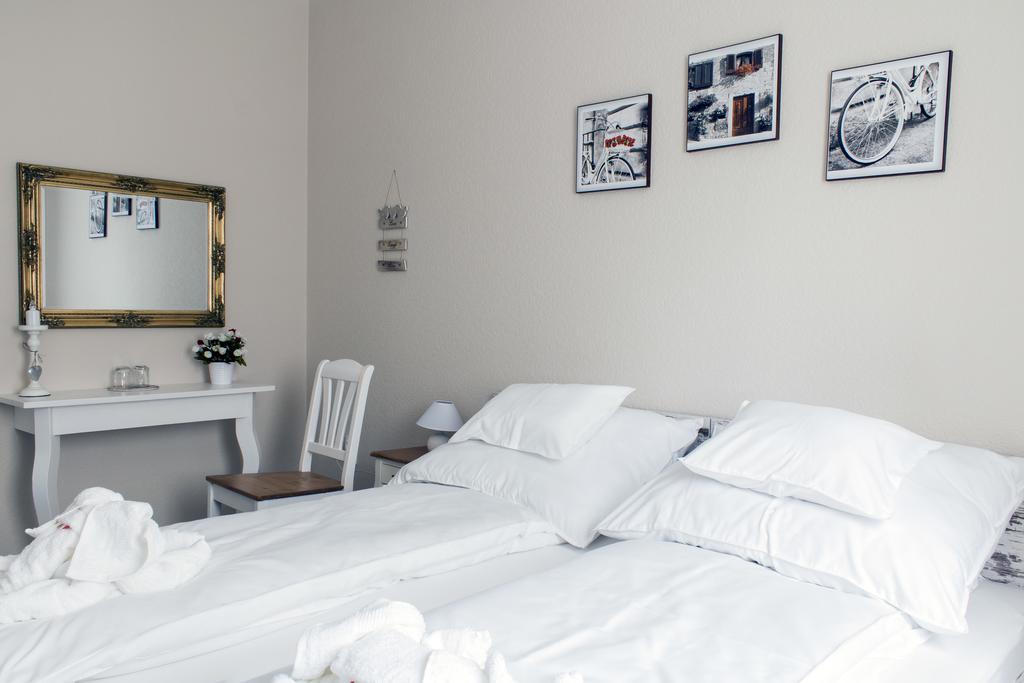Abraham Vintage Szobak & Apartmanok Beci Exterior foto