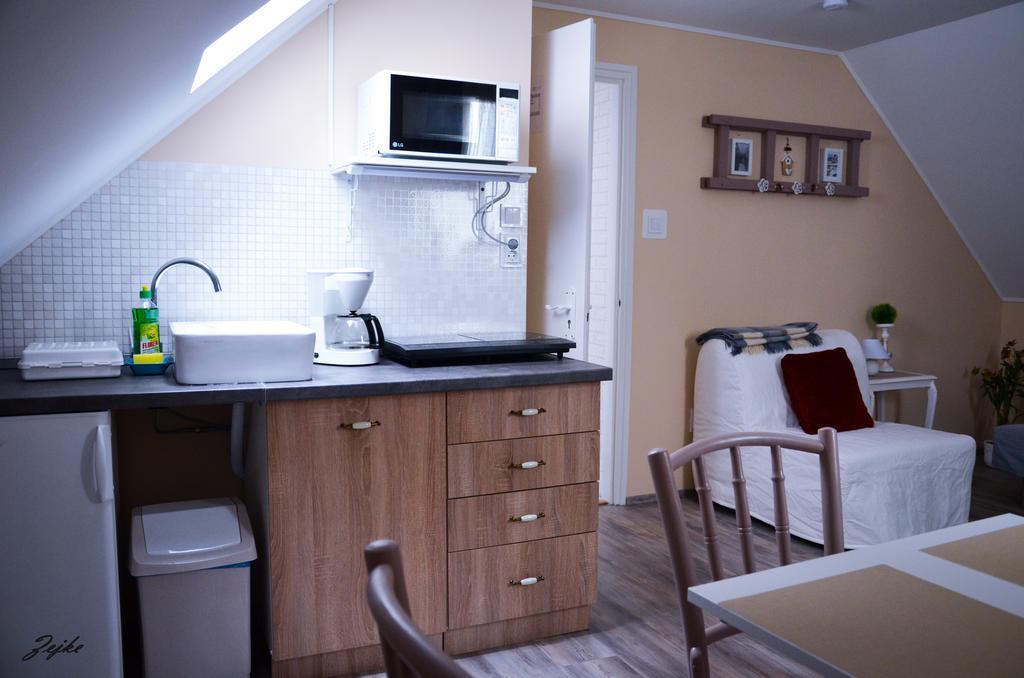 Abraham Vintage Szobak & Apartmanok Beci Exterior foto