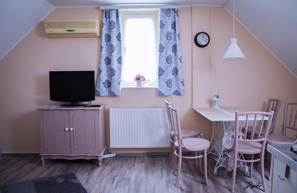 Abraham Vintage Szobak & Apartmanok Beci Exterior foto