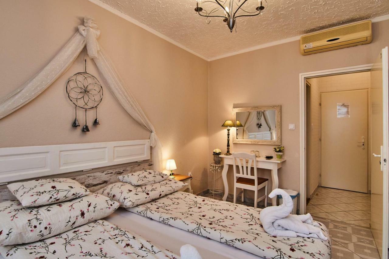 Abraham Vintage Szobak & Apartmanok Beci Exterior foto