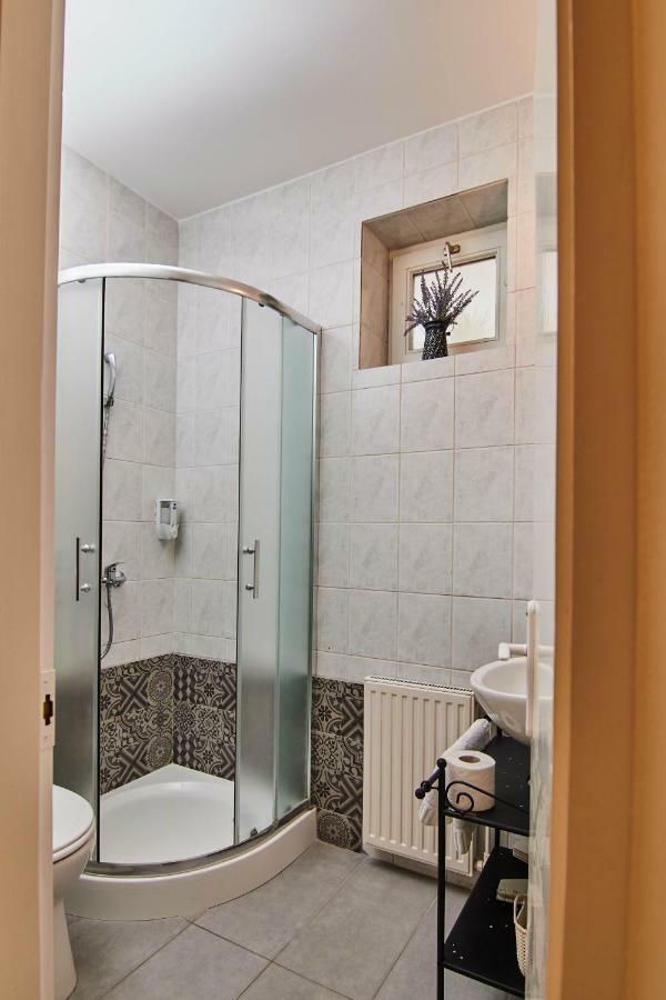 Abraham Vintage Szobak & Apartmanok Beci Exterior foto