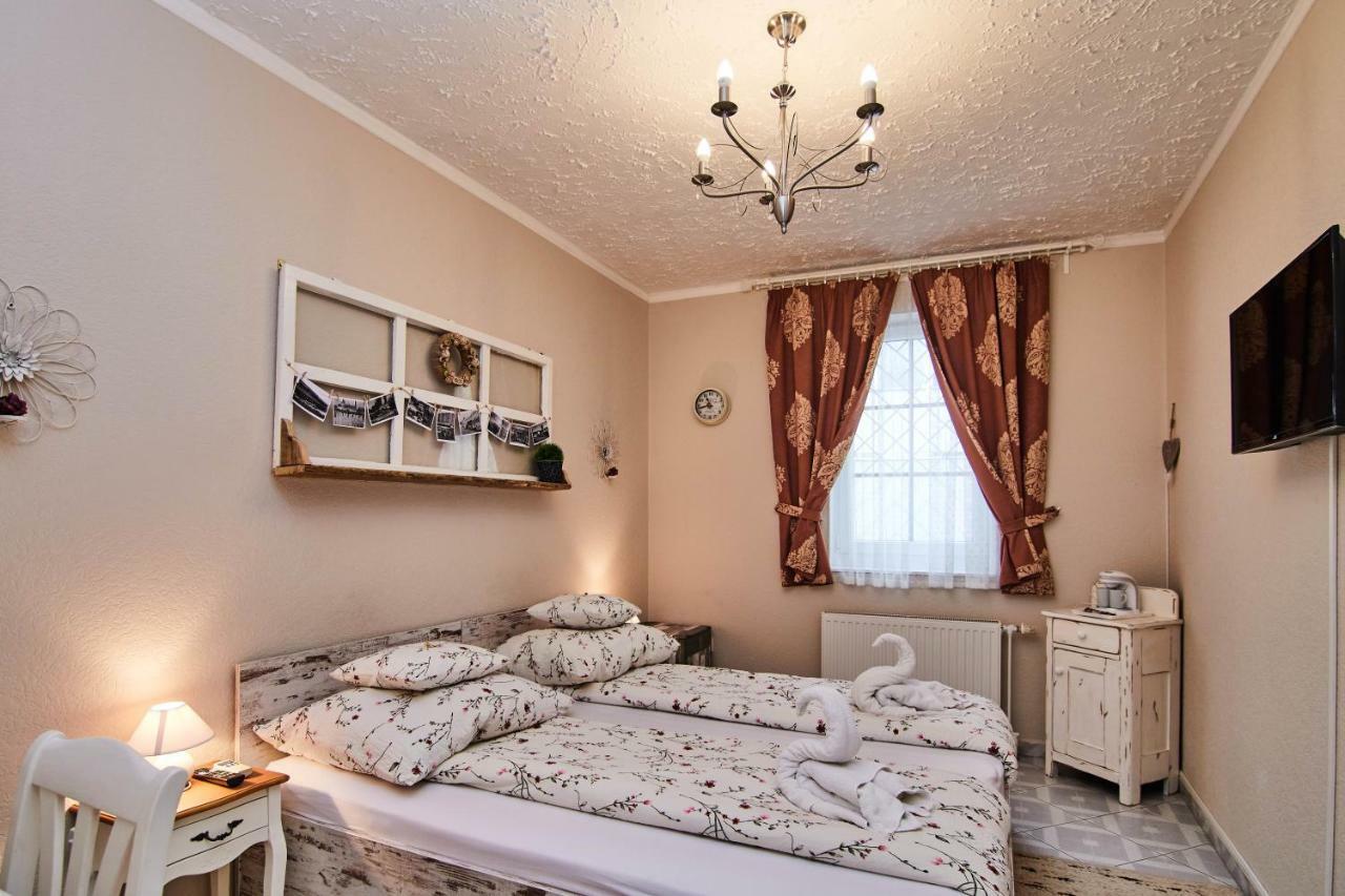Abraham Vintage Szobak & Apartmanok Beci Exterior foto