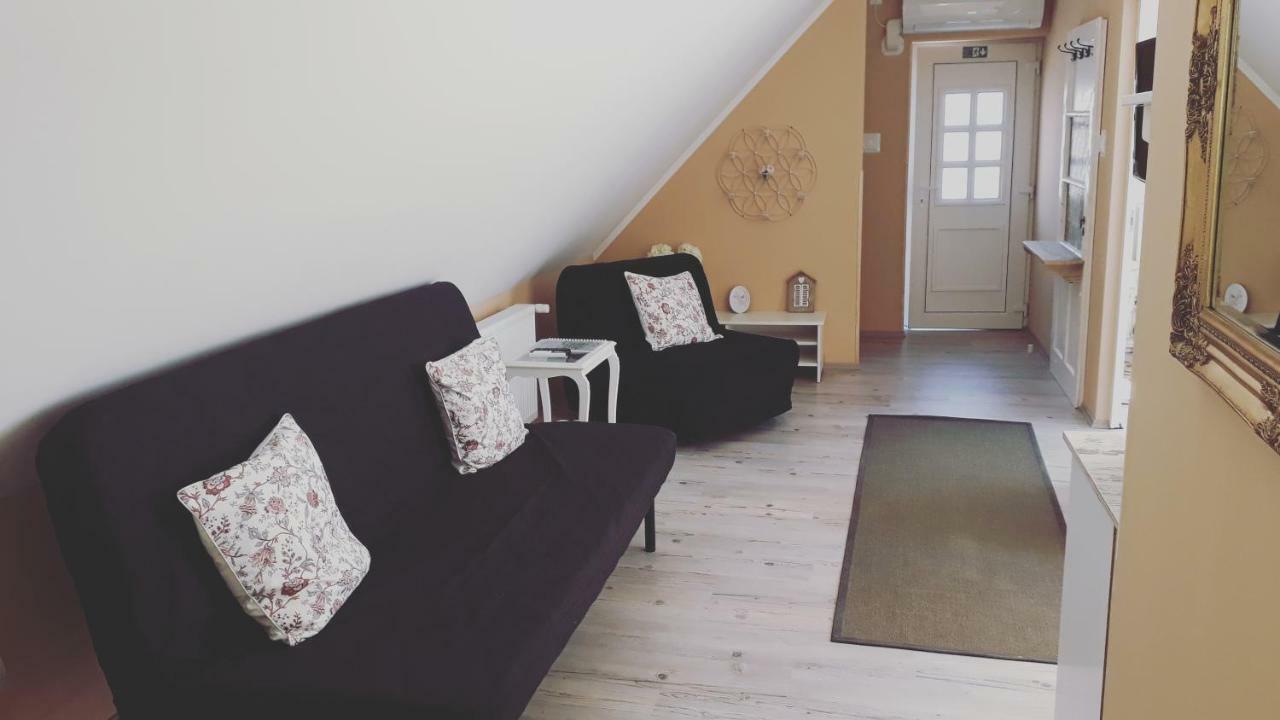 Abraham Vintage Szobak & Apartmanok Beci Exterior foto