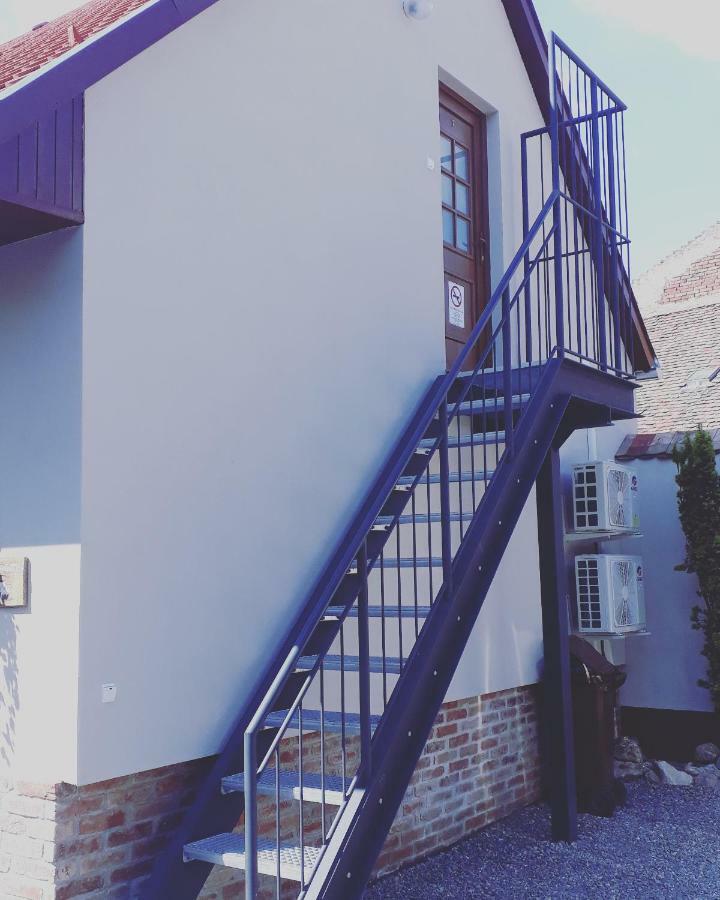 Abraham Vintage Szobak & Apartmanok Beci Exterior foto