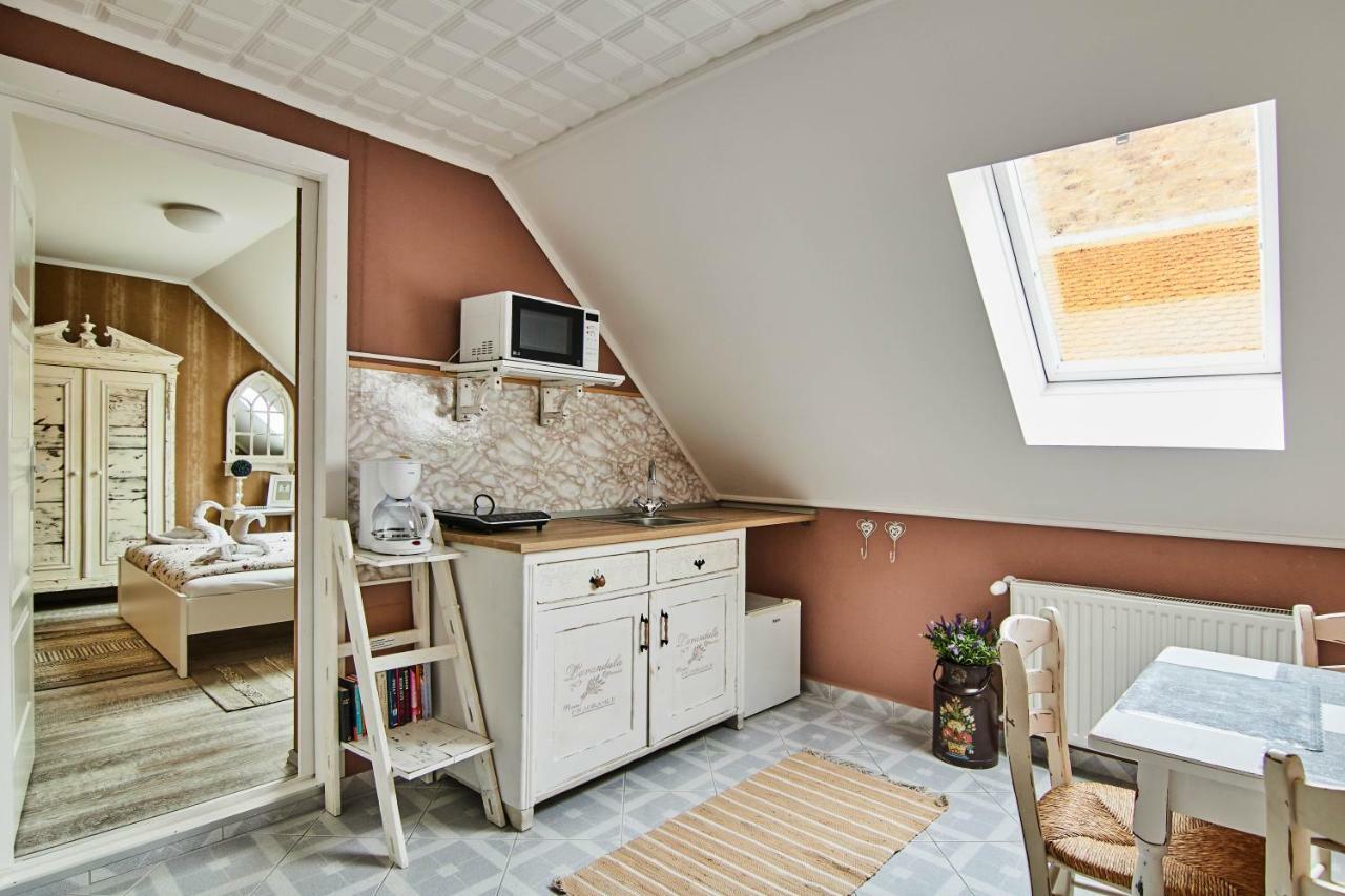 Abraham Vintage Szobak & Apartmanok Beci Exterior foto
