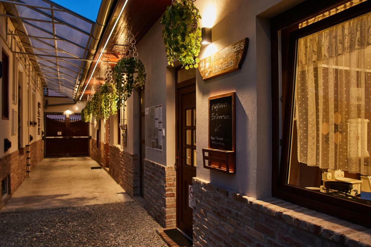 Abraham Vintage Szobak & Apartmanok Beci Exterior foto